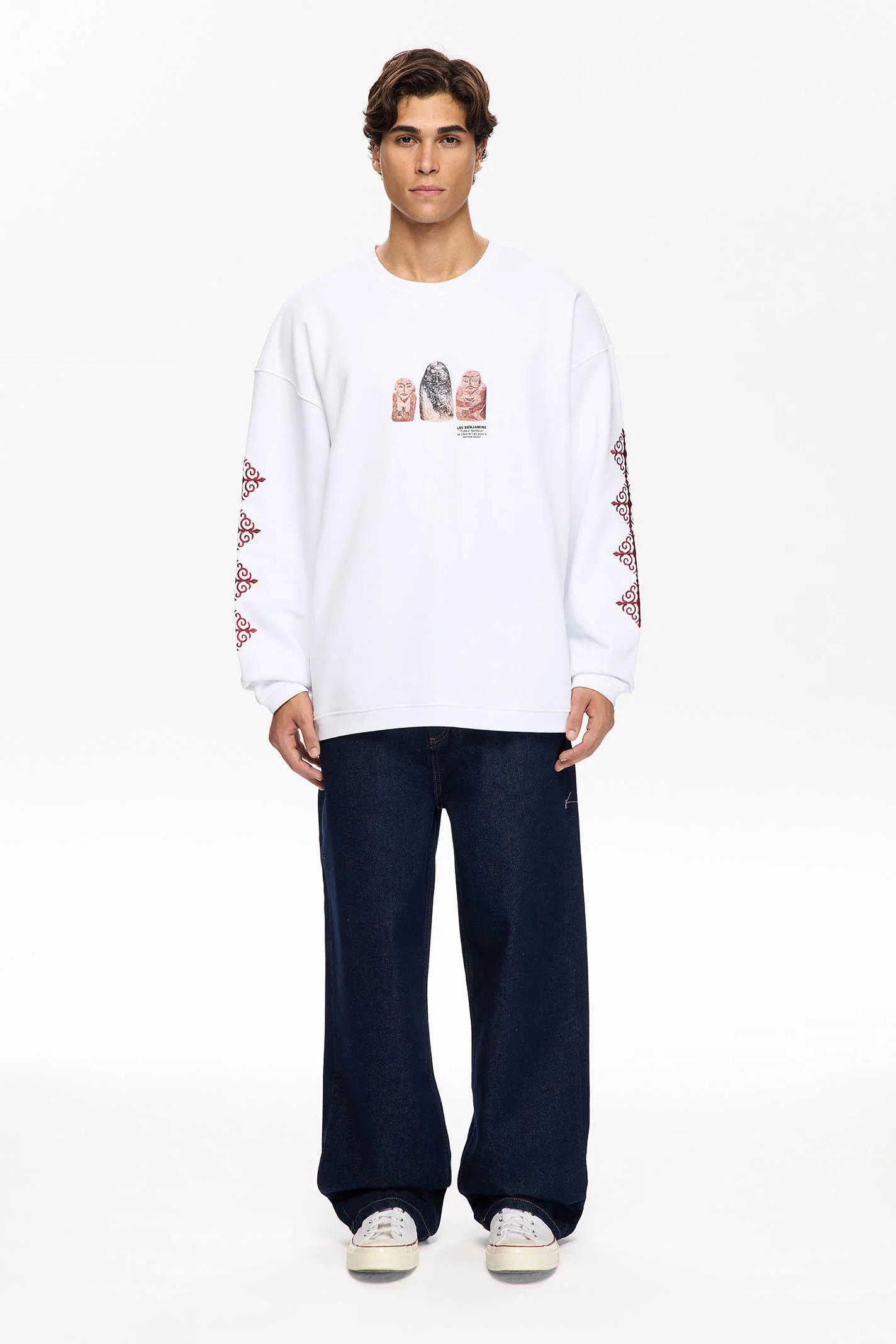 SWEATSHIRT 003
SWEATSHIRT 003