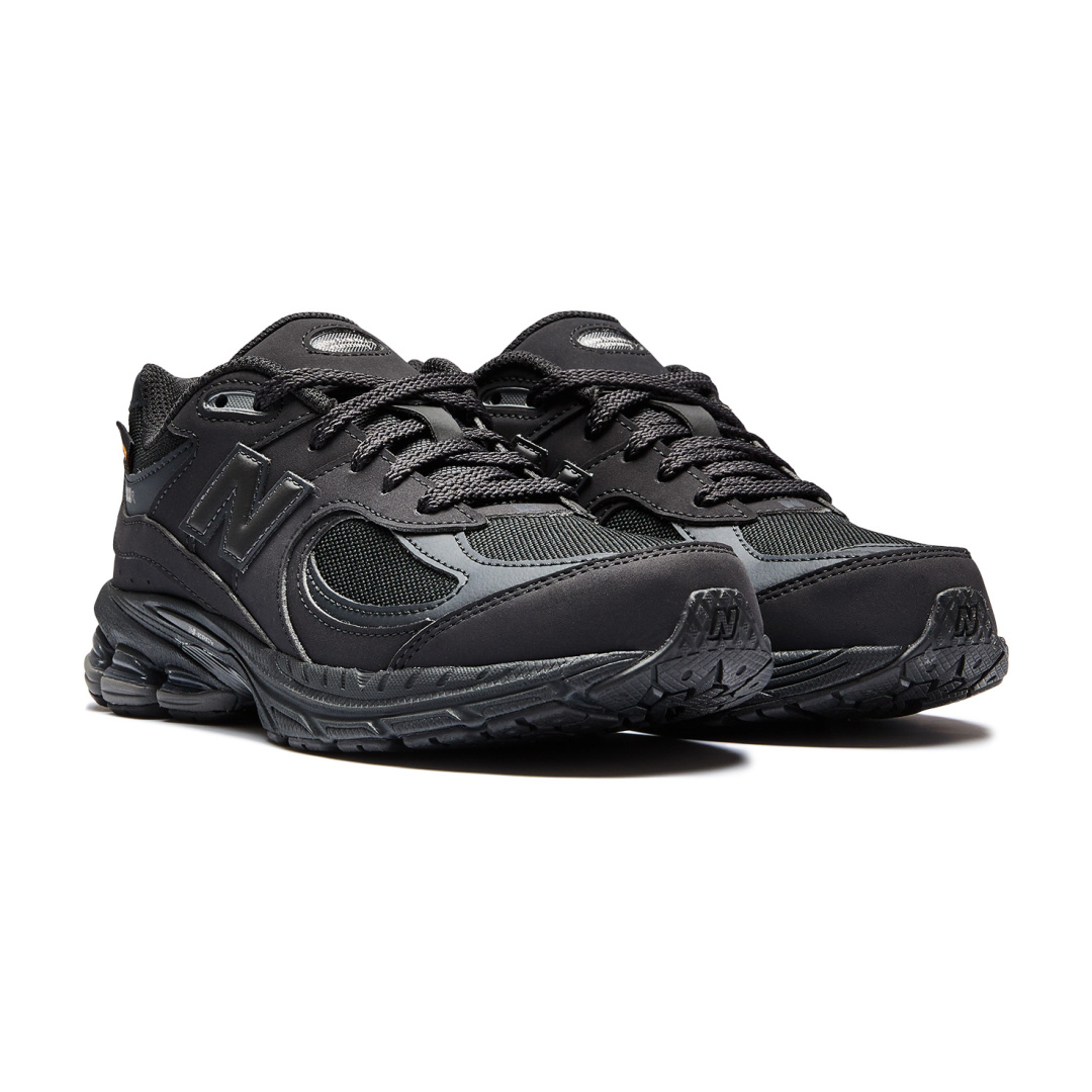 Женские кроссовки New Balance 2002R CORDURA, цвет – черный купить