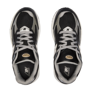 Женские кроссовки New Balance 2002R