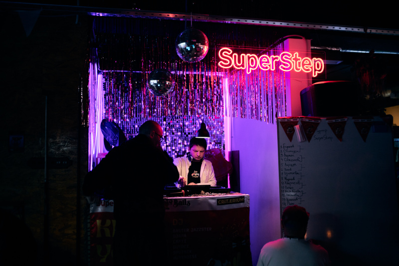 SUPERSTEP × CRIT.ERIUM: БИЛЬЯРД, МУЗЫКА И БЕЗУМНЫЙ ВАЙБ!