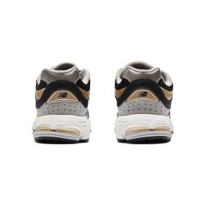 Женские кроссовки New Balance 2002R