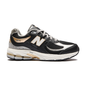 Женские кроссовки New Balance 2002R