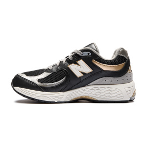 Женские кроссовки New Balance 2002R