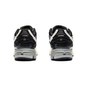 Женские кроссовки New Balance 1906