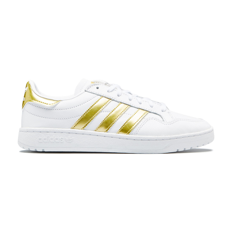 Женские кроссовки adidas TEAM COURT